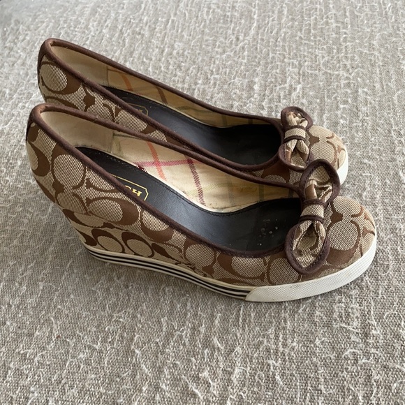 COACH Wedge 7.5 - Picture 2 of 5